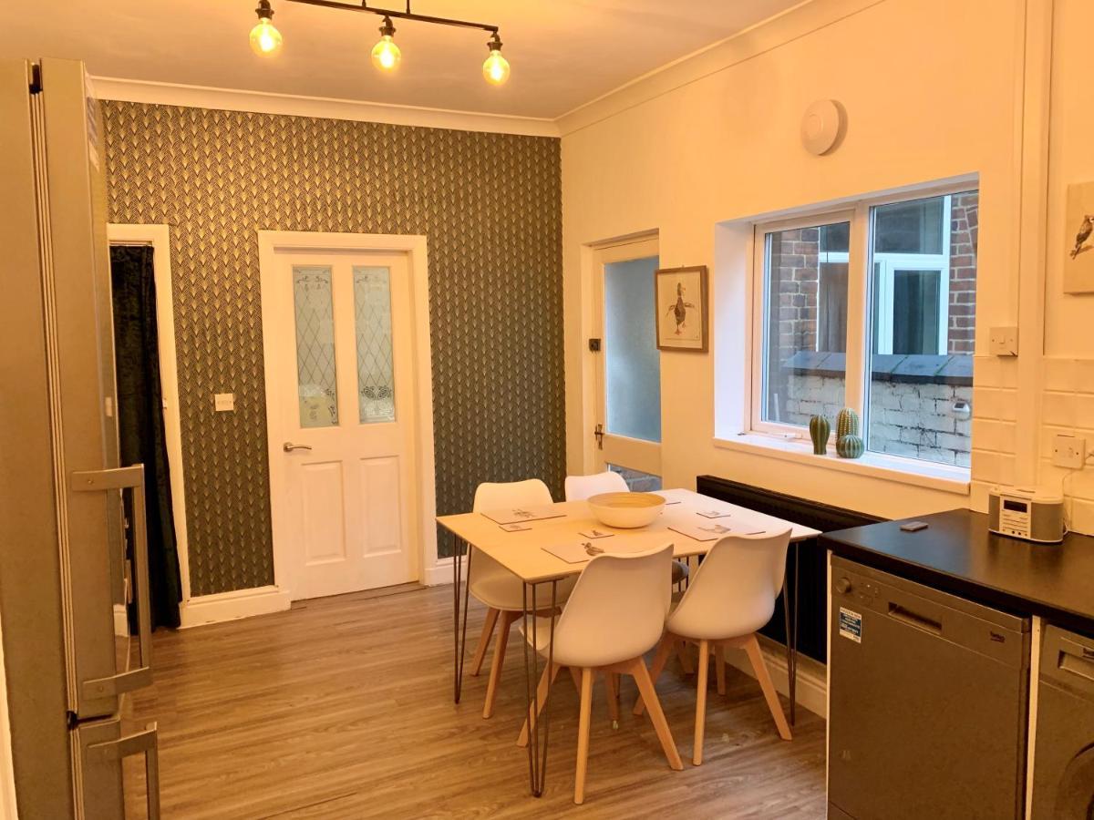 Stoke-on-Trent Stamer House By Yourstays, Stylish Quirky House, With 4 Double Bedrooms, Book Now! المظهر الخارجي الصورة