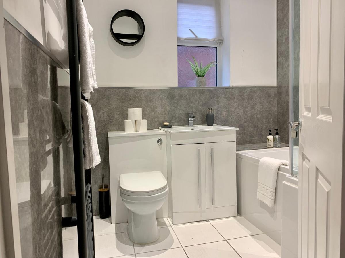 Stoke-on-Trent Stamer House By Yourstays, Stylish Quirky House, With 4 Double Bedrooms, Book Now! المظهر الخارجي الصورة