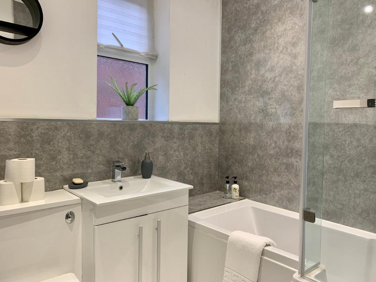 Stoke-on-Trent Stamer House By Yourstays, Stylish Quirky House, With 4 Double Bedrooms, Book Now! المظهر الخارجي الصورة