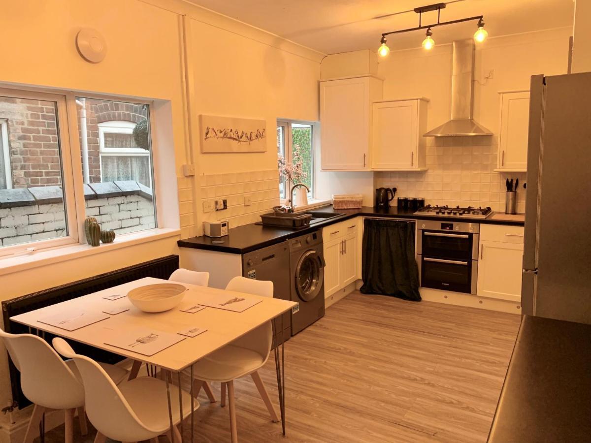 Stoke-on-Trent Stamer House By Yourstays, Stylish Quirky House, With 4 Double Bedrooms, Book Now! المظهر الخارجي الصورة