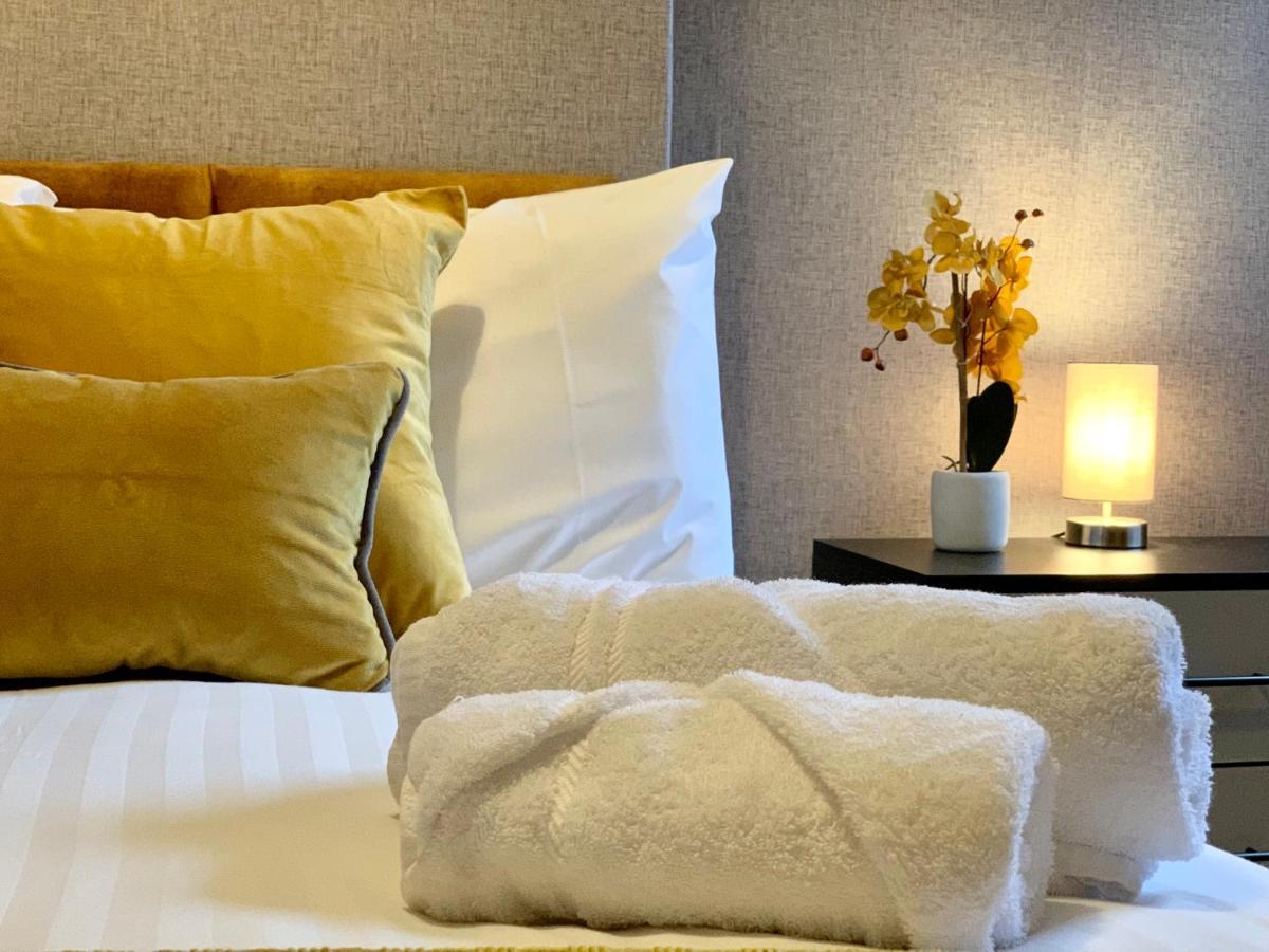 Stoke-on-Trent Stamer House By Yourstays, Stylish Quirky House, With 4 Double Bedrooms, Book Now! المظهر الخارجي الصورة