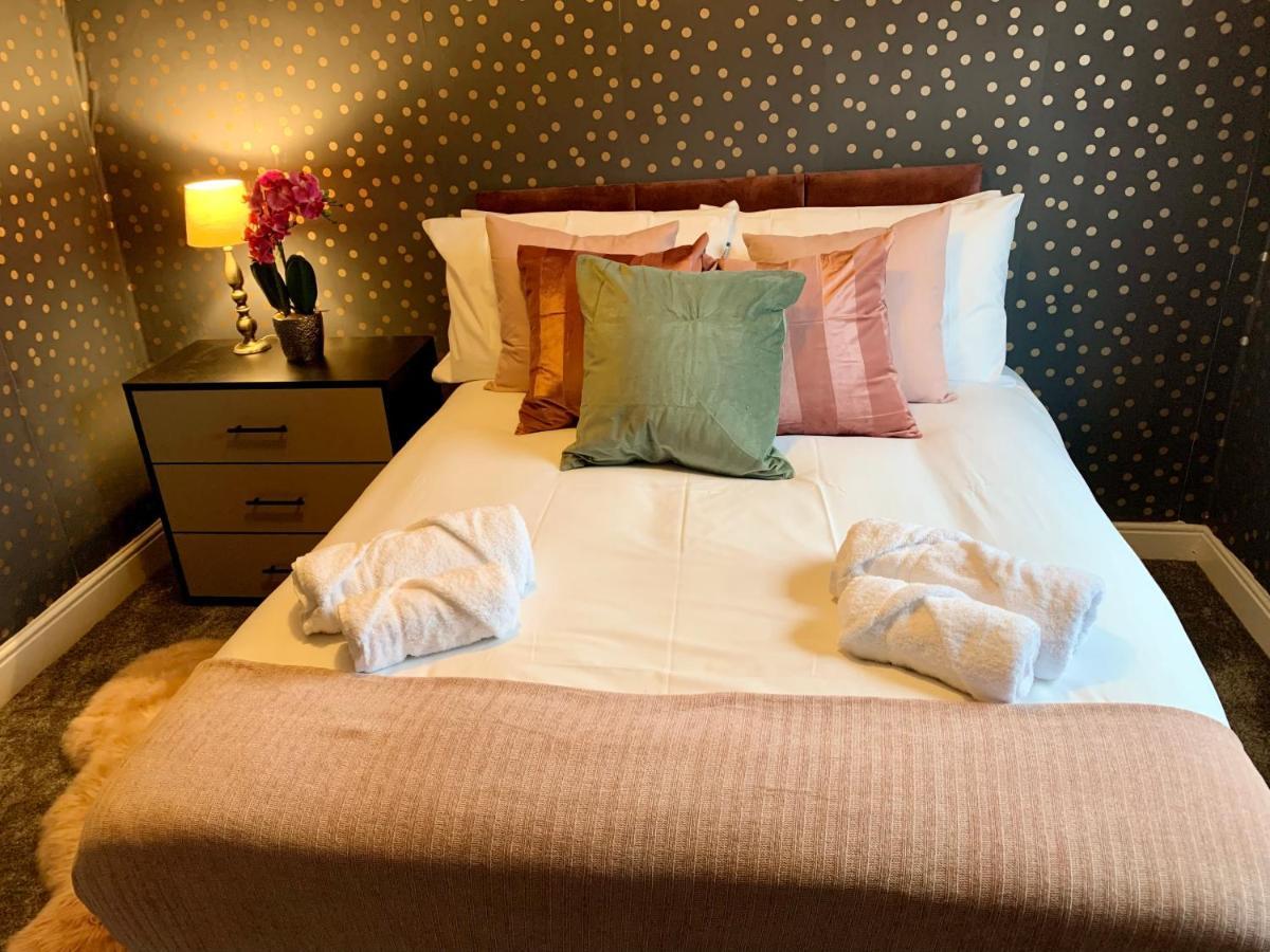 Stoke-on-Trent Stamer House By Yourstays, Stylish Quirky House, With 4 Double Bedrooms, Book Now! المظهر الخارجي الصورة
